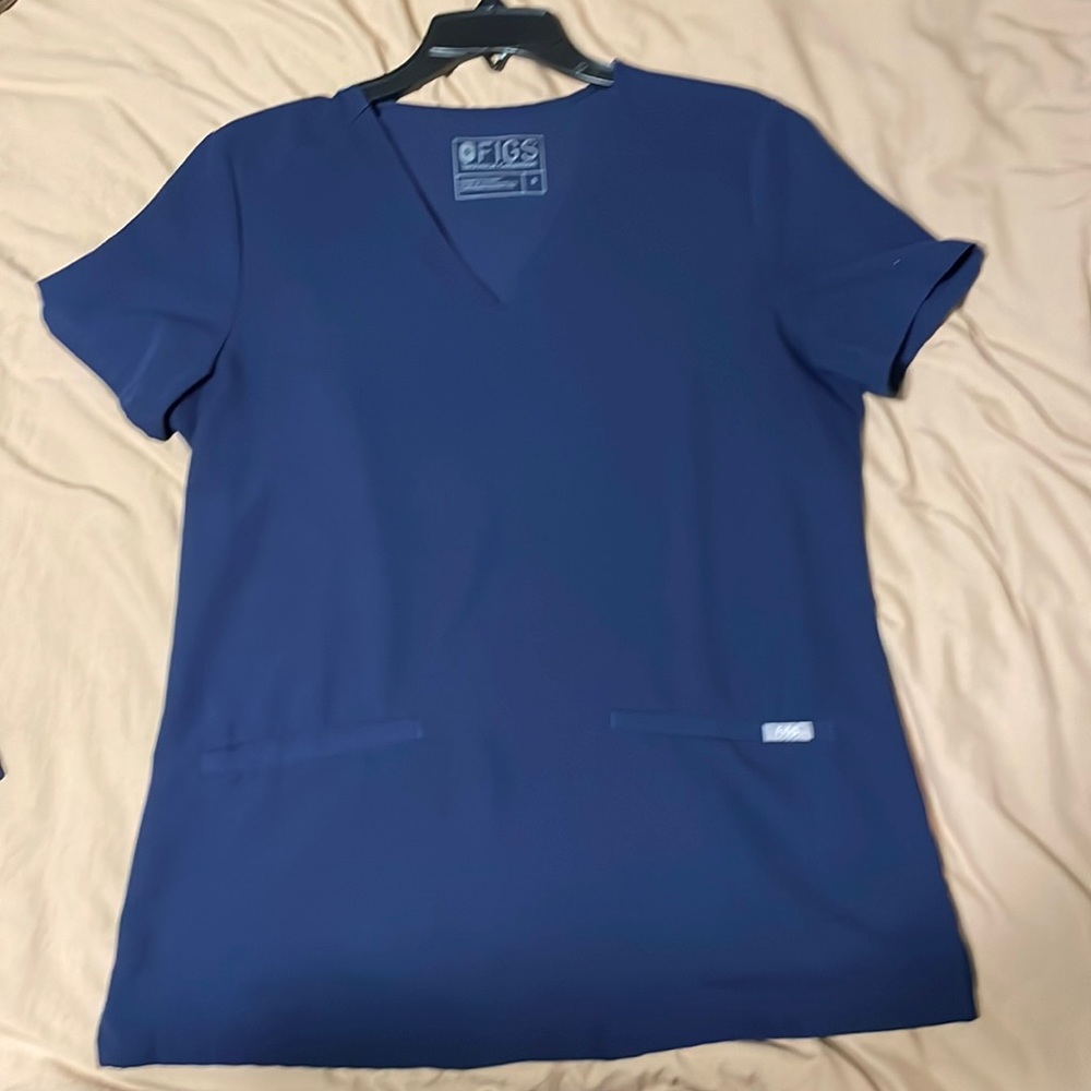 FIGS scrub top, size small with 3 pockets. Navy